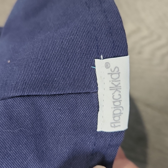 Reversible new hat - Picture 3 of 6